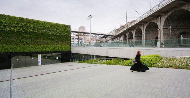 La M2 Metro Stationa Losanna di Bernard Tschumi, 2008 ( © Bernard Tschumi Architects ).