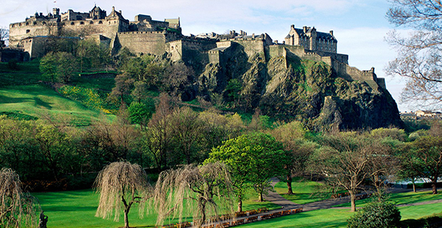 Edimburgo, esempio di "green-city" che non ha mai perso il proprio rapporto con il genius loci e l'identità storica, conservando una sua immagine caratteristica ed unica. 