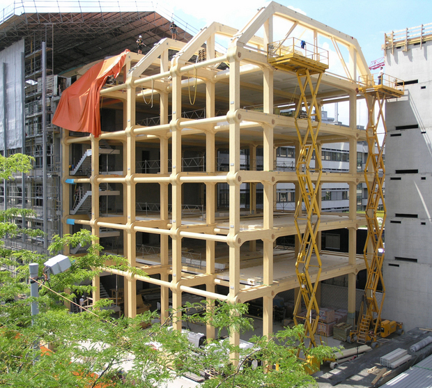 Vista esterna della struttura in legno dell'edificio di Tamedia di Shigeru Ban. © Blumer-Lehmann AG