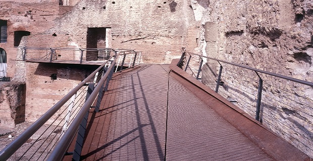  passerelle pedonali nei Mercati Traianei dello studio Nemesi, Roma.