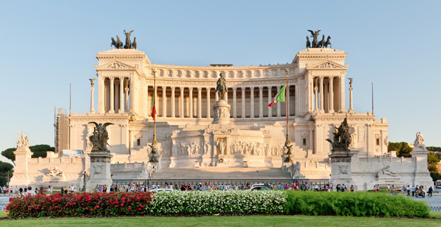 caption: Il monumento al Milite Ignoto, P.zza Venezia a Roma