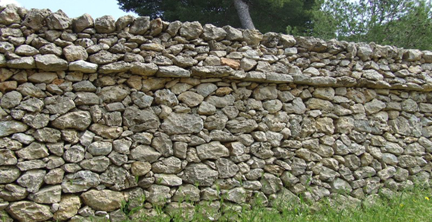  La tecnica di realizzazione di un muro a secco con struttura tipo cordonato.