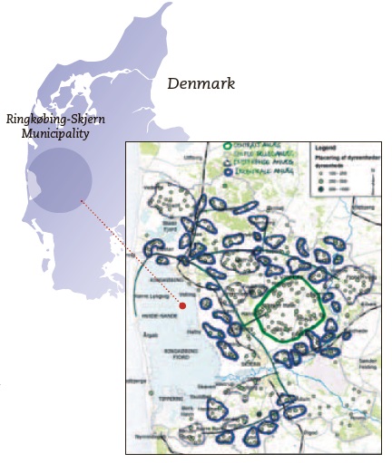  Distribuzione degli allevamenti nel territorio del Comune di Ringkøbing-Skjern in Danimarca. I cerchi indicano gruppi di piccole fattorie che conferiscono il letame in appositi Centri di Digestione Anaerobica Delocalizzati (CDAD). Fonte HMN Naturgas.