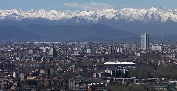  Panoramica di Torino ed il grattacielo Intesa Sanpaolo dalla collina. Ph. Enrico Cano