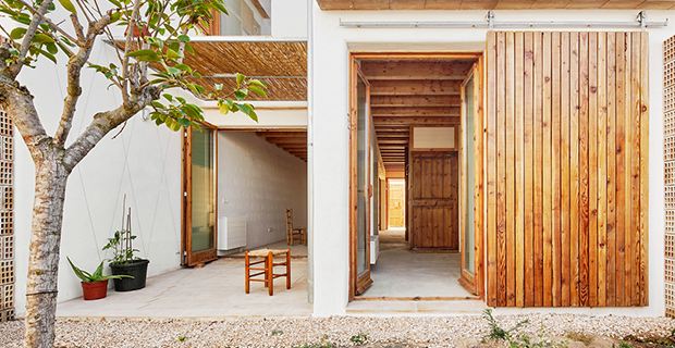 Le corti interne del social housing a Formentera