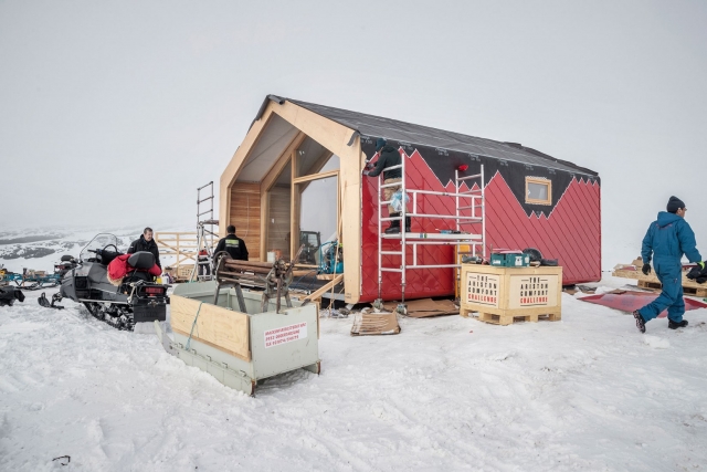  La costruzione di Frame, la casa modulare italiana nell'Artico. Foto: Paolo Verzone.