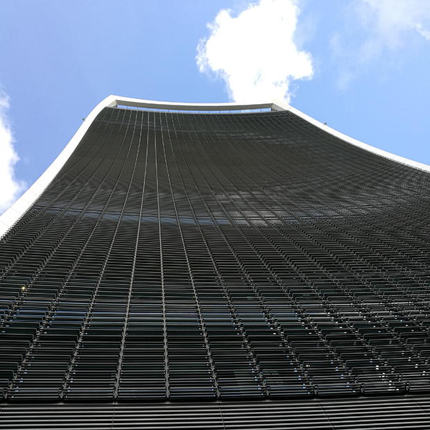 Lo Sky Garden sul grattacielo di Londra chiamato walkie talkie.