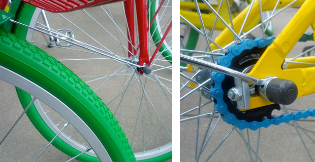 Dettaglio delle colorate biciclette nel campus di Google