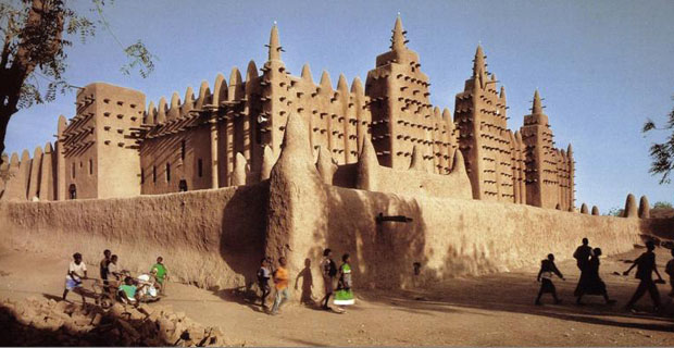 Moschea in Mali: edificio costruito in terra cruda