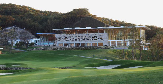 golf-club-shigeru-ban-c