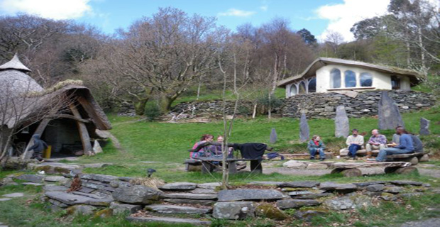 Panoramica dell'ecovillaggio Cae Mabon in stile celtico