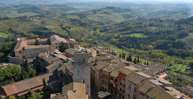 Montepulciano: esempio di una corretta dialettica tra città e campagna. 