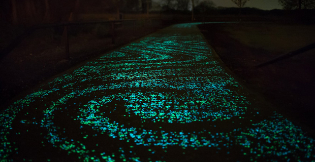 Gli effetti della pista ciclabile che richiama la notte stellata di Van Gogh