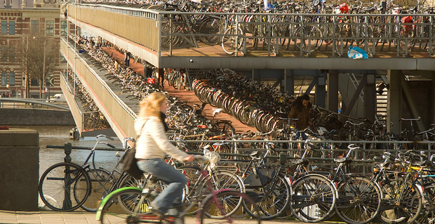 caption: Amsterdam, foto di Ryan Taylor