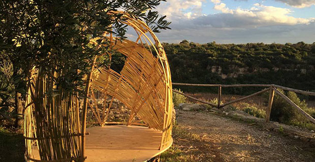  Postazione per il birdwatching in bambù splittato, installazione presso il parco Lima Balice (BA) realizzata da LAN architetture.