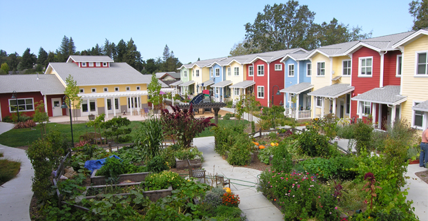  Petaluma Avenue Homes, un esempio di comunità in cohousing a Sebastopol, Calif. Foto di Schemata Workshop.