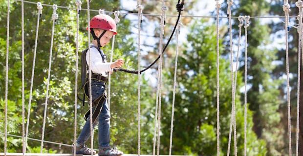 caption: Ragazzo al parco di avventura © Noblige, via Dreamstime.com