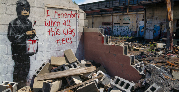  "I remember when all this was trees" di Banksy.