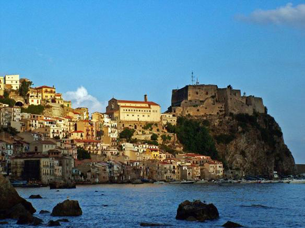  Il borgo di Scilla (Reggio Calabria).