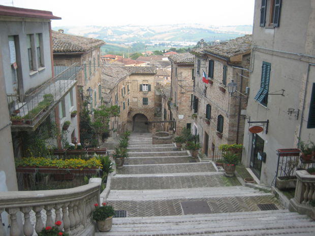  Il borgo di Corinaldo (Ancona).