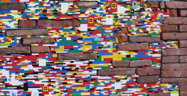 Il progetto Dispatchwork per la rigenerazione urbana con mattoncini colorati