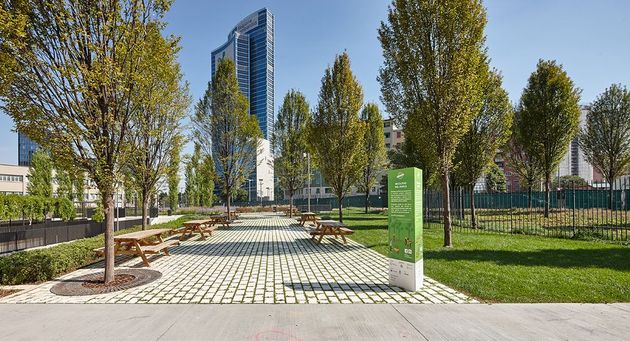 L'entrata della Biblioteca degli Alberi a Milano