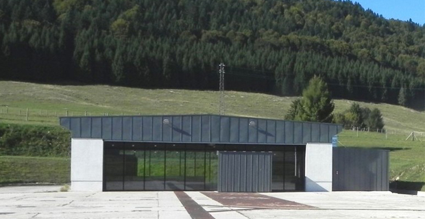 Un bunker della Guerra Fredda riconvertito in Hangar della Pace.