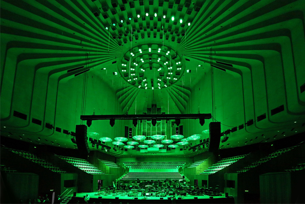 caption: La sala concerto dell'Opera House di Sydney dopo l'intervento. Foto di Prudence Upton.