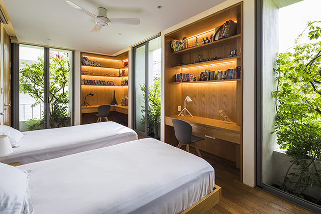  Una camera da letto della Stepping Park House di Vo Trong Nghia.