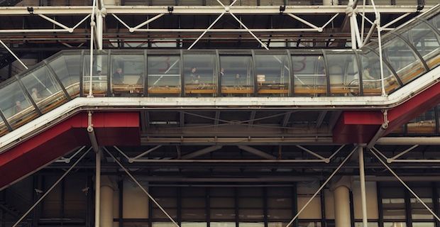 Gli scatti di Andres Gallardo sulle geometria urbane di Parigi.