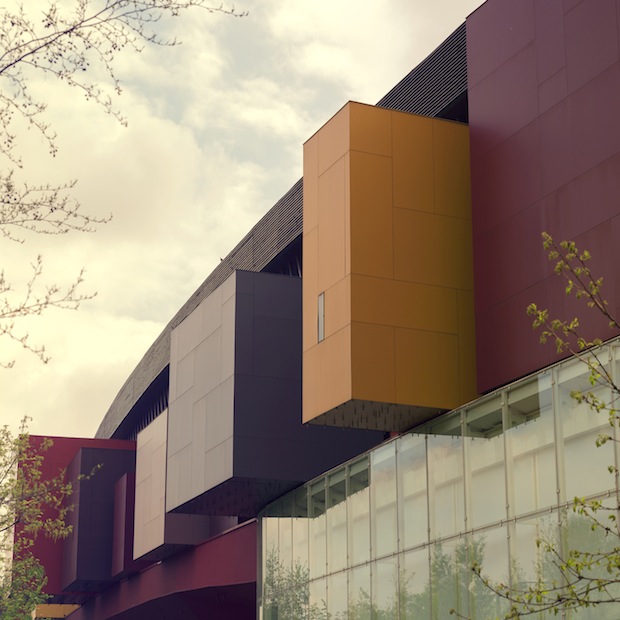 Il Musee du Quai Branly nelle geometrie urbane di Parigi.