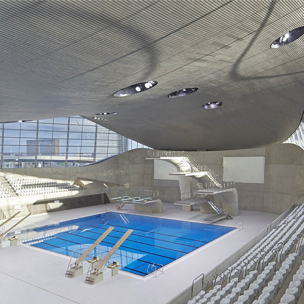 la piscina olimpica dell'Aquatics Centre di Zaha Hadid a Londra.