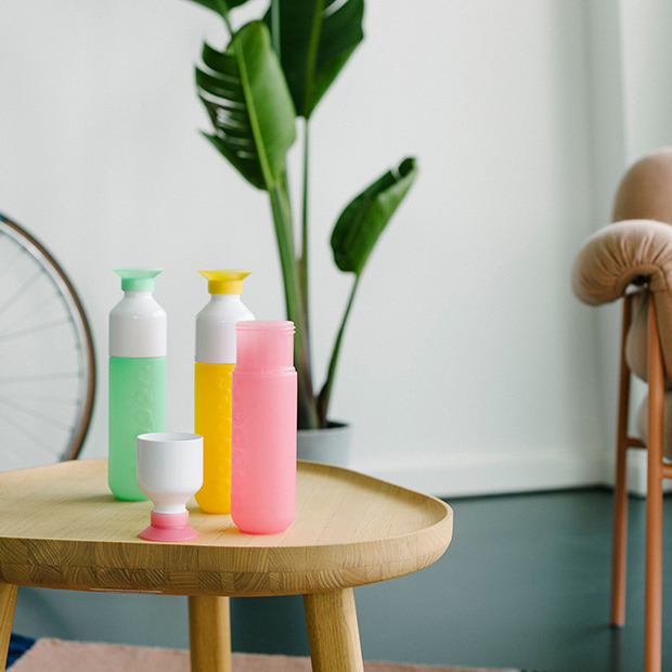 Borraccia di design in plastica con tazza integrata
