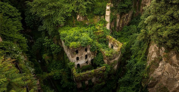 Il recupero nel Vallone dei Mulini di Sorrento.