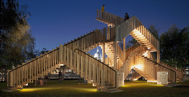  La scala in legno "Endless stair" dello studio dRMM dell'architetto Alex de Rijke.