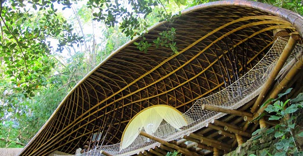 Moon house: casa in bamboo a Bali