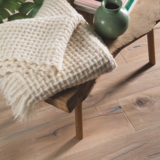 Caption:Pavimento naturale con plance in legno di rovere