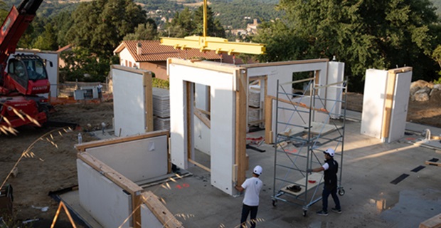 Assemblaggio in cantiere delle pareti prefabbricate